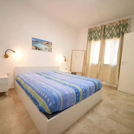 Hiram House Apartment *